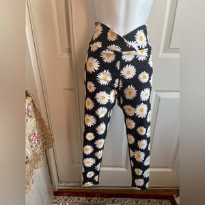 Daisy print leggings